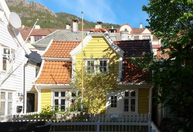 Charming Bergen House, Rare Historic House From 1779, Whole House
