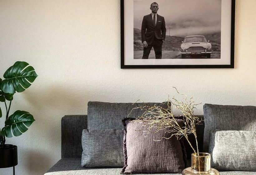 Cozy 4 Room Apartment In Hilden