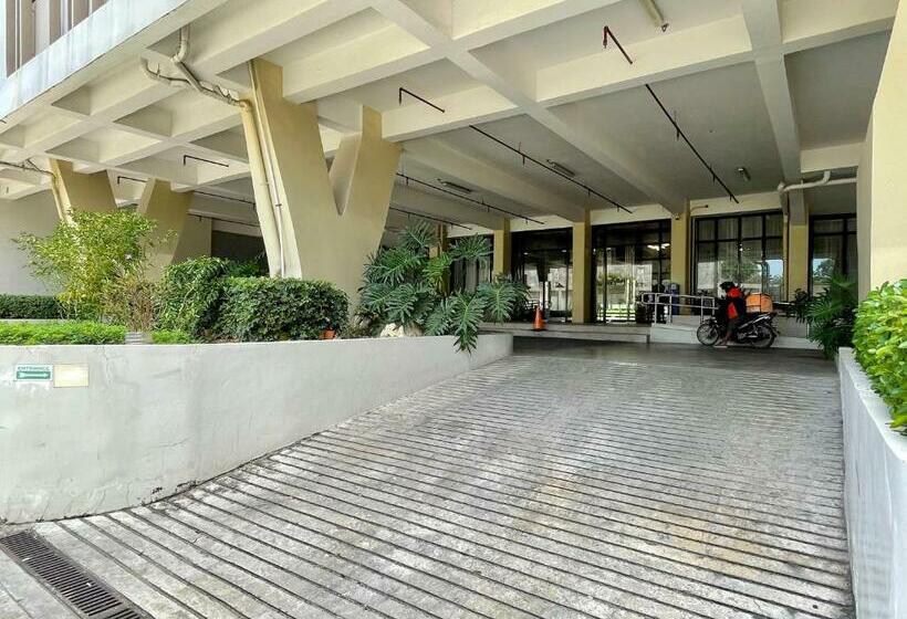 Donton’s   In The Middle Of It All