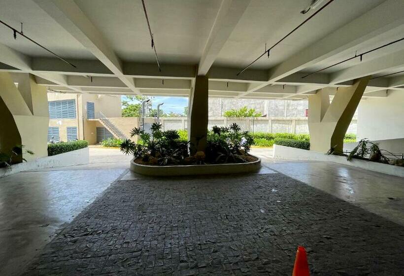 Donton’s   In The Middle Of It All