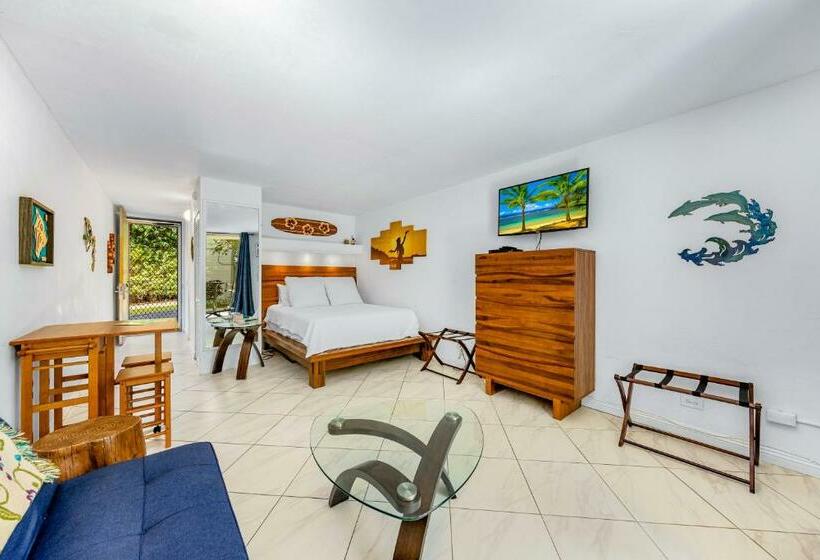 Downtown Hawaiian Theme Condo With Hot Tub, Pool & Beach   Kona Islander Inn