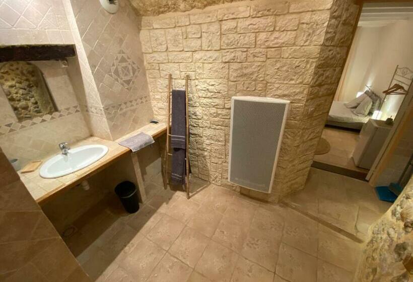 מלון כמוסות La Fontaine De Vinsobres