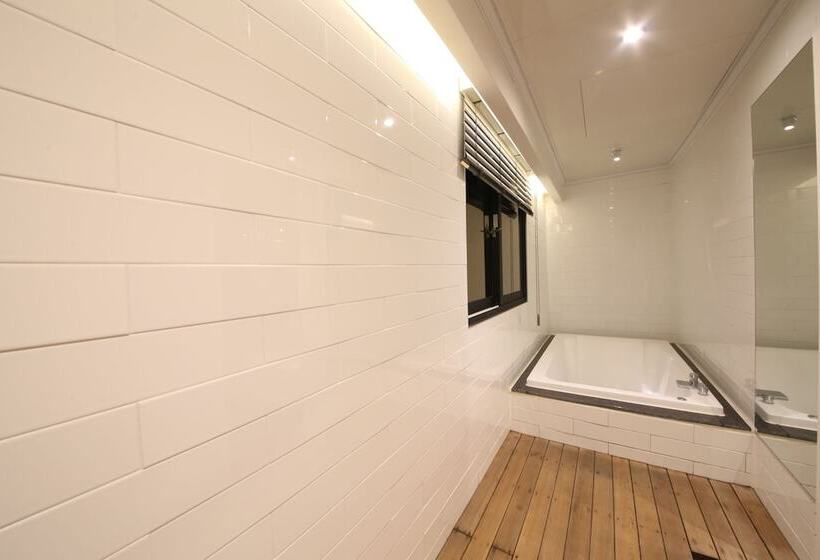 בית מלון כפרי Frenchcode