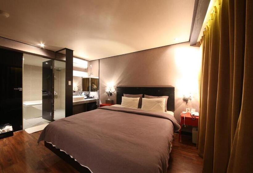 בית מלון כפרי Frenchcode