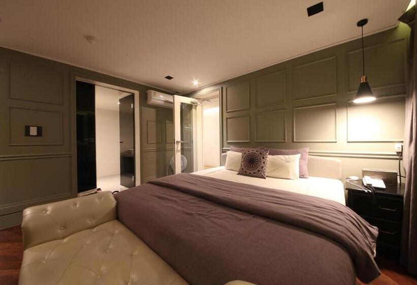 בית מלון כפרי Frenchcode