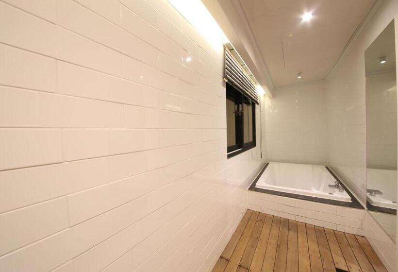 בית מלון כפרי Frenchcode