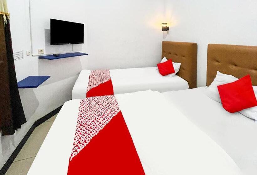 בית מלון כפרי Oyo 91599 Penginapan Mutiara Madiun