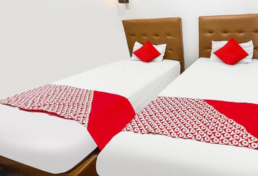 בית מלון כפרי Oyo 91599 Penginapan Mutiara Madiun