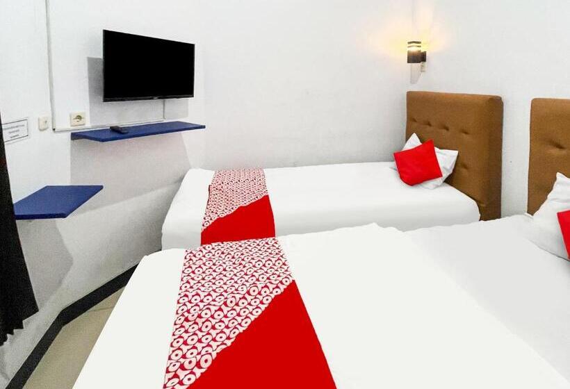 בית מלון כפרי Oyo 91599 Penginapan Mutiara Madiun