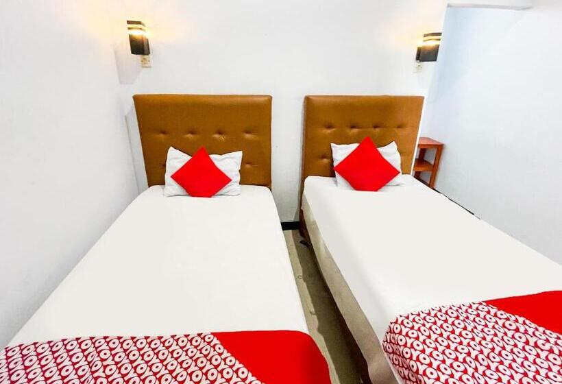 בית מלון כפרי Oyo 91599 Penginapan Mutiara Madiun