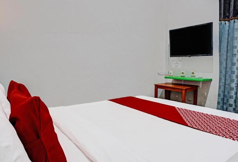 בית מלון כפרי Oyo 91599 Penginapan Mutiara Madiun