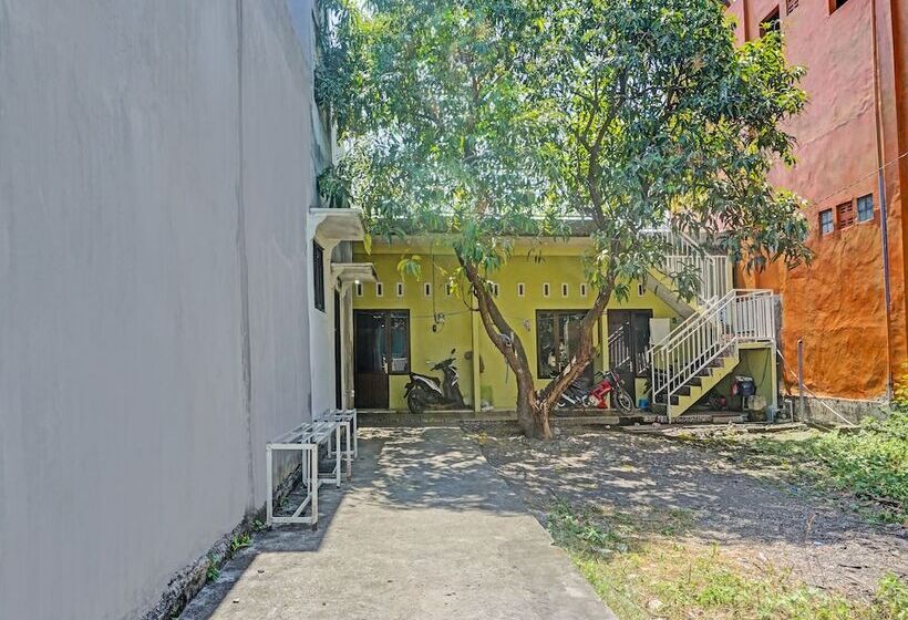 בית מלון כפרי Spot On 91600 Syariah Army Kost & Homestay