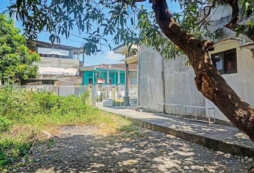 בית מלון כפרי Spot On 91600 Syariah Army Kost & Homestay