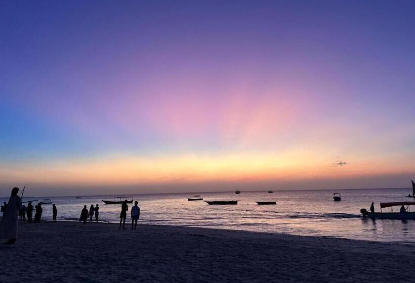 هتل Nungwi Beach Front