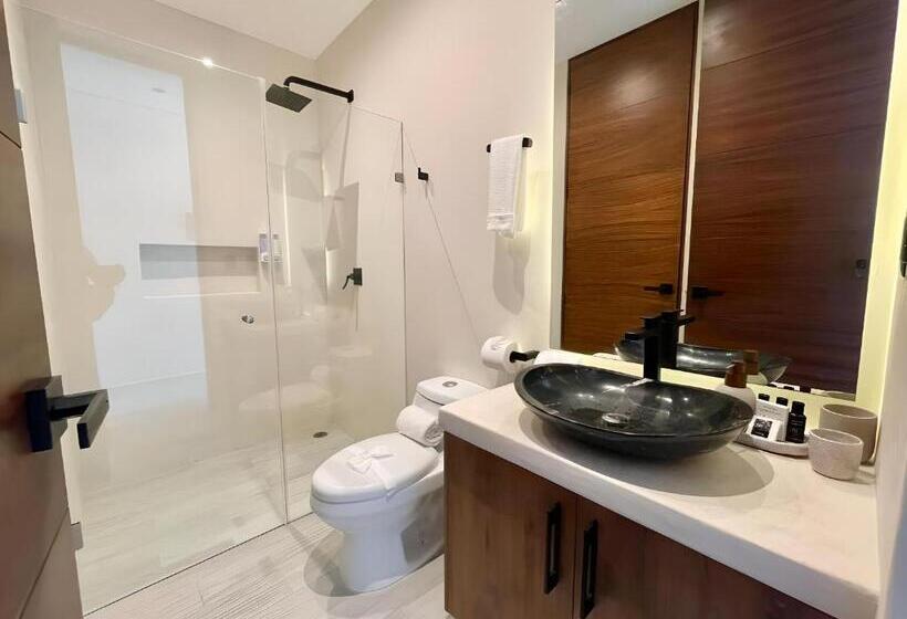 Jade By Andiani Travel