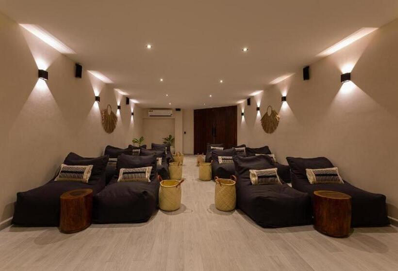 Jade By Andiani Travel