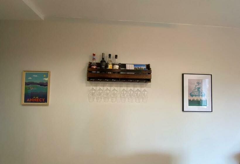 Le Malaga Parking & Balcon, à 500m Du Lac !