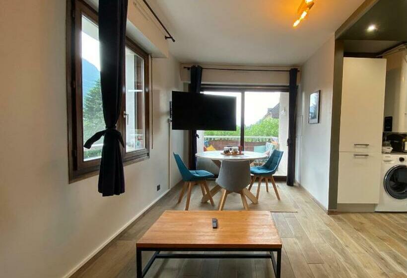 Le Malaga Parking & Balcon, à 500m Du Lac !