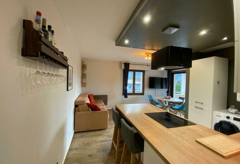 Le Malaga Parking & Balcon, à 500m Du Lac !