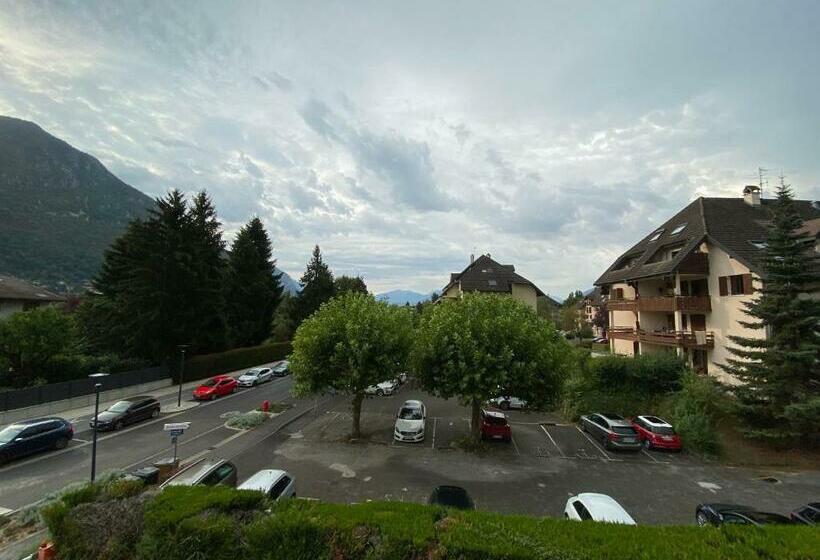 Le Malaga Parking & Balcon, à 500m Du Lac !