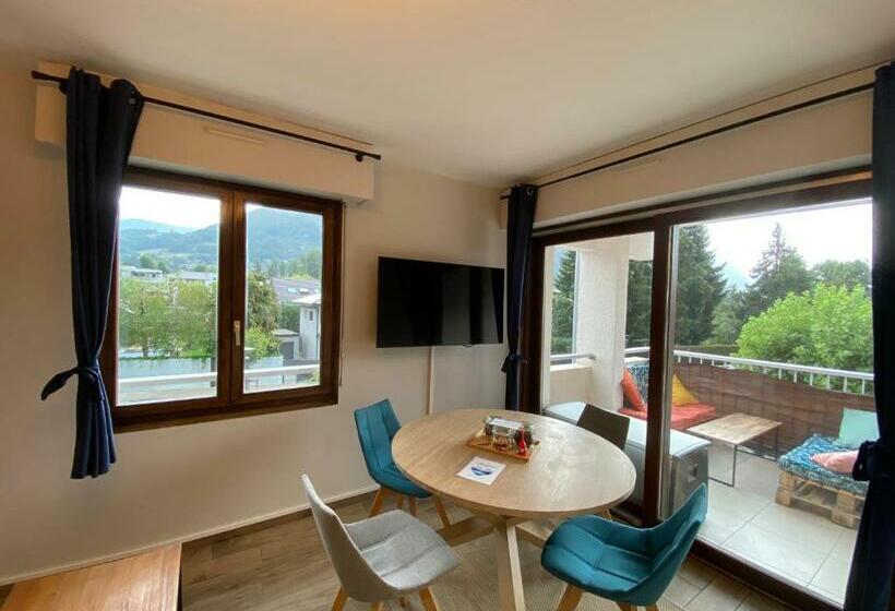 Le Malaga Parking & Balcon, à 500m Du Lac !