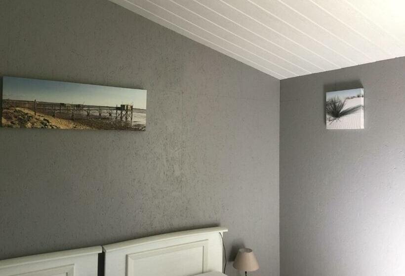 Maison De Pays Au Centre Du Village