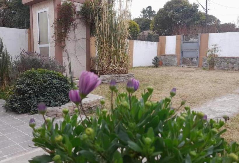 Moderna Casa Con Excelente Ubicación En Valle Hermoso