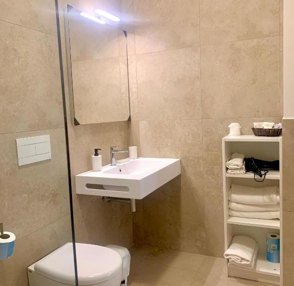 פנסיון Crystal Camere