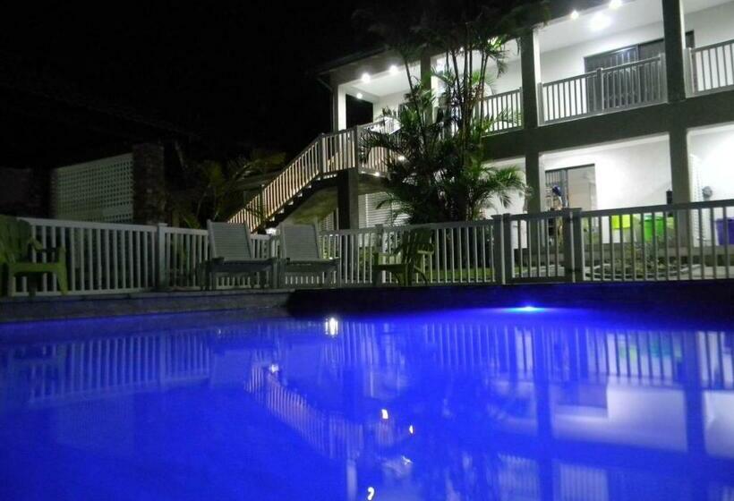 펜션 Peace Cottages Uvongo