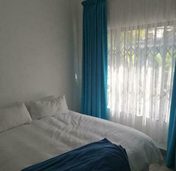 펜션 Peace Cottages Uvongo