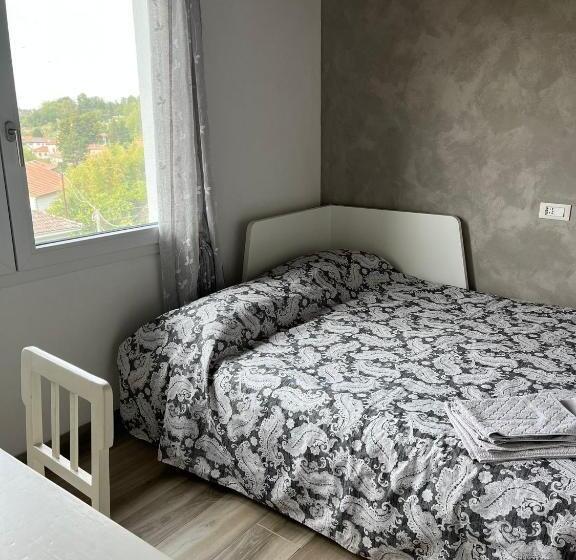 ペンション Villa Flora Di Capriata D Orba