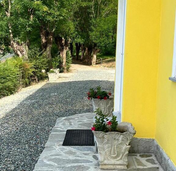 ペンション Villa Flora Di Capriata D Orba