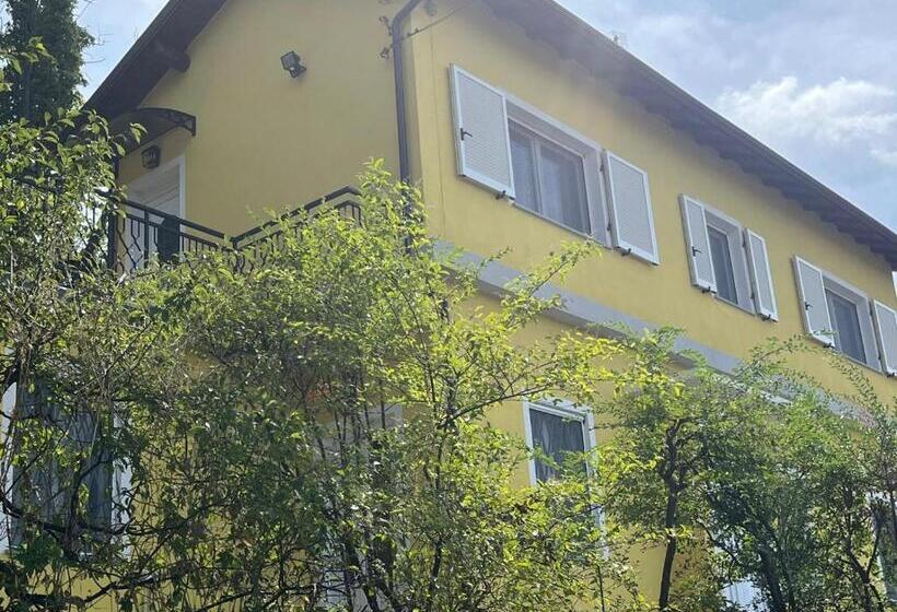 ペンション Villa Flora Di Capriata D Orba