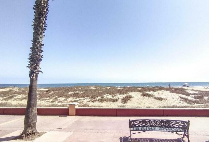 Stunning 2 Bed Beach Apartment In Isla Canela