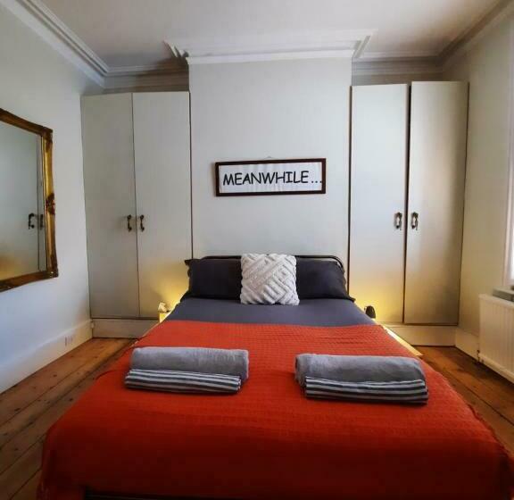 Stylish, Spacious, 2 Bed Garden Flat Close To Sea