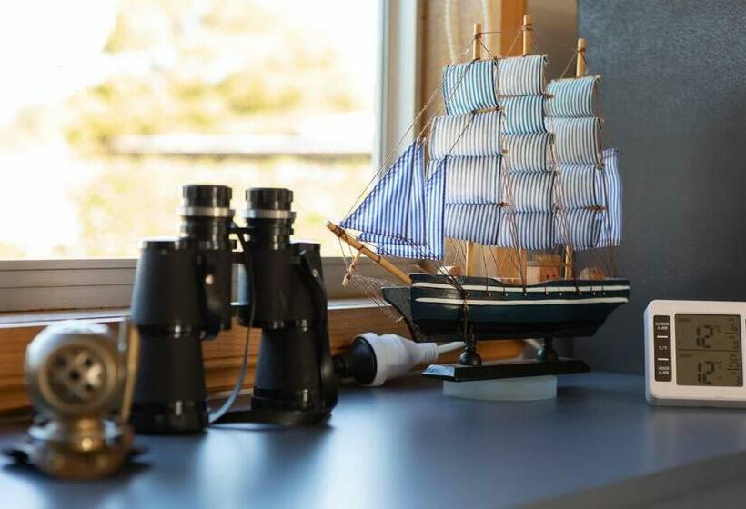 Von Stieglitz Cottage   Cheerful Coastal Authentic