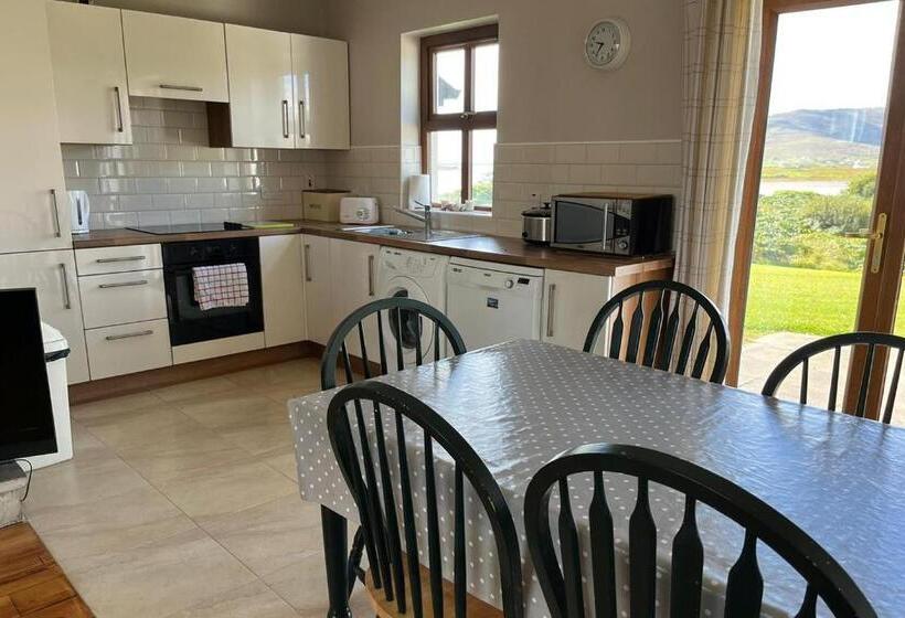 Achill Sound Holiday Village No 11