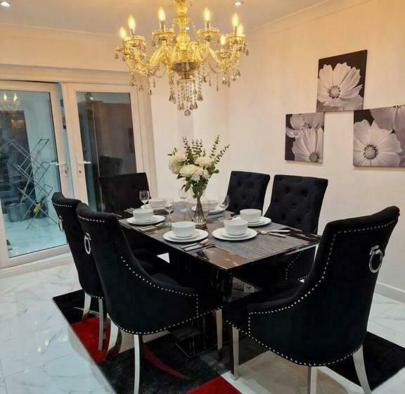 Beautiful And Modern House In Gravesend