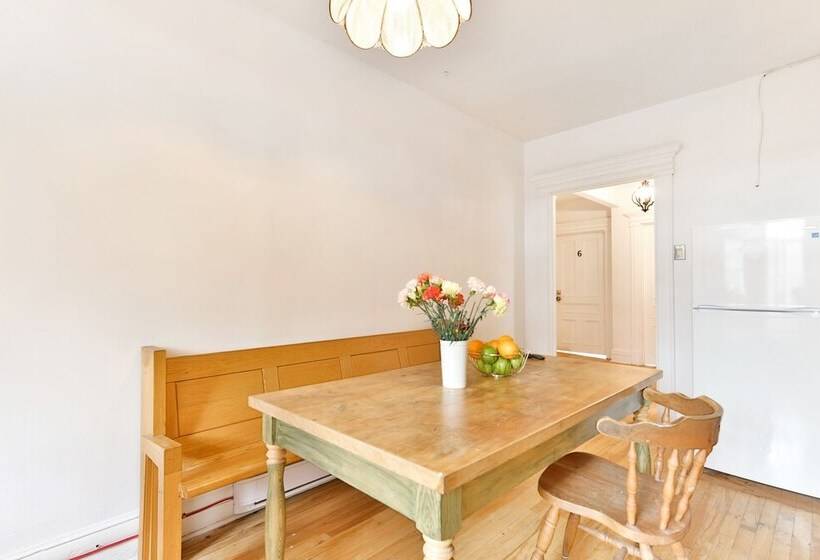 مبيت وإفطار La Maison Du Mile End