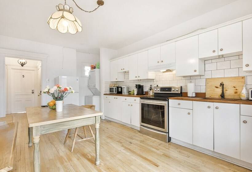 مبيت وإفطار La Maison Du Mile End