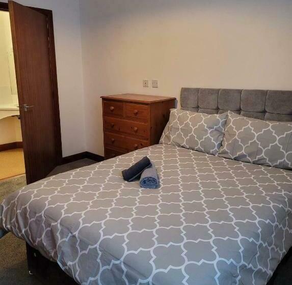 צימר Weston House Serviced Accommodation