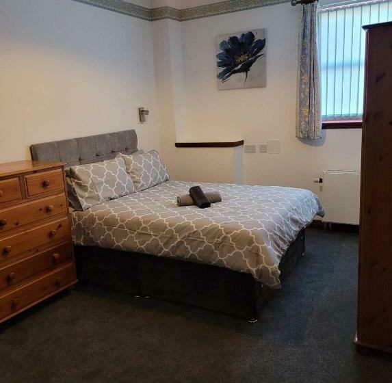 צימר Weston House Serviced Accommodation