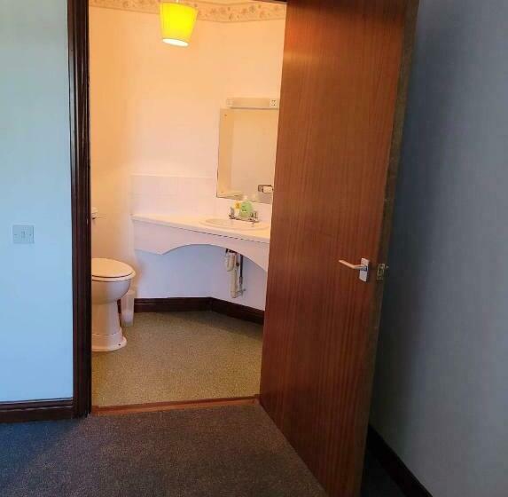 צימר Weston House Serviced Accommodation