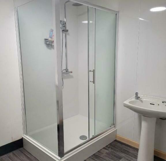 צימר Weston House Serviced Accommodation