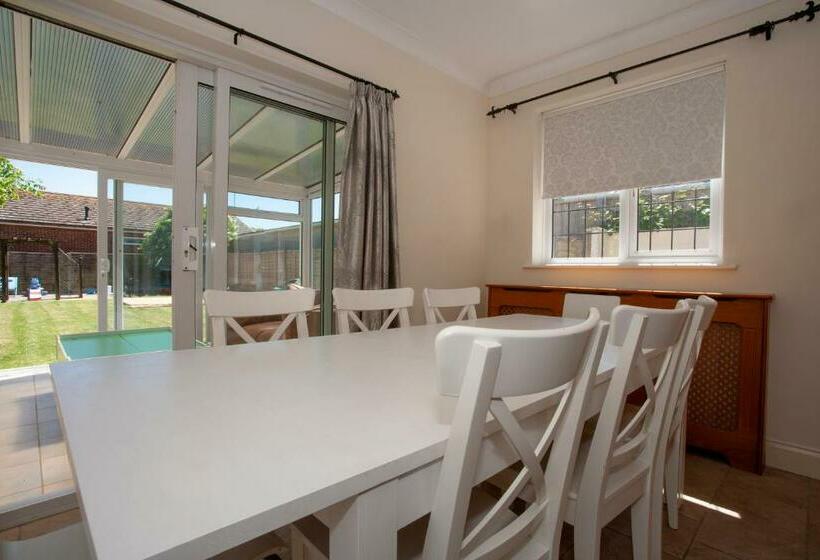 Botany Bay Holiday House   Family Friendly, 50m From The Beach