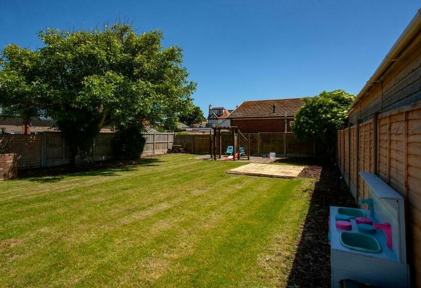 Botany Bay Holiday House   Family Friendly, 50m From The Beach