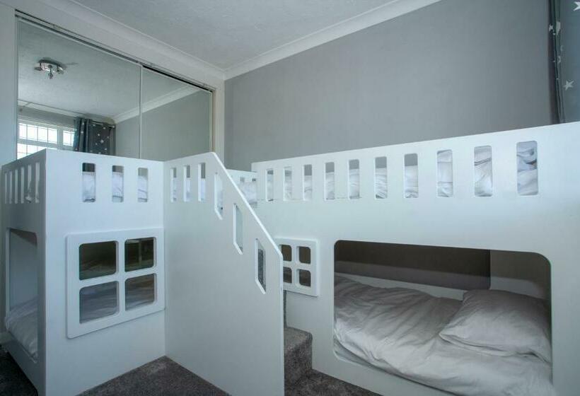 Botany Bay Holiday House   Family Friendly, 50m From The Beach