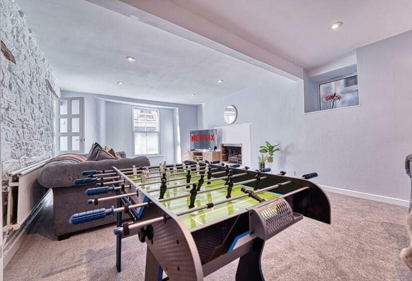 The Stylish Gem Of Bath  Football Table  Sleeps 10
