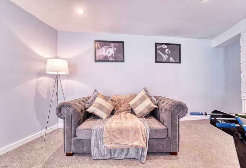 The Stylish Gem Of Bath  Football Table  Sleeps 10