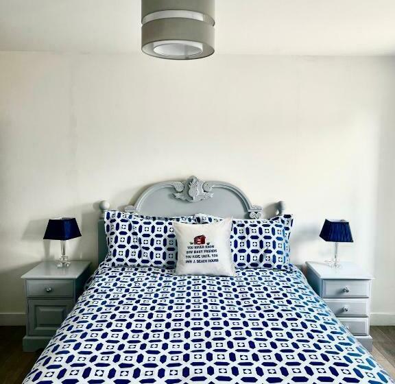 Fitzy S Bunker   Modern Beach Apartment